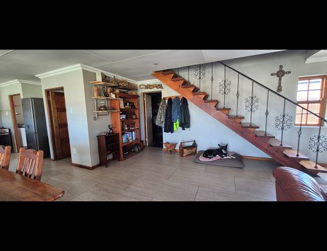 5 BEDROOM HOUSE FOR SALE IN CAPE FARMS